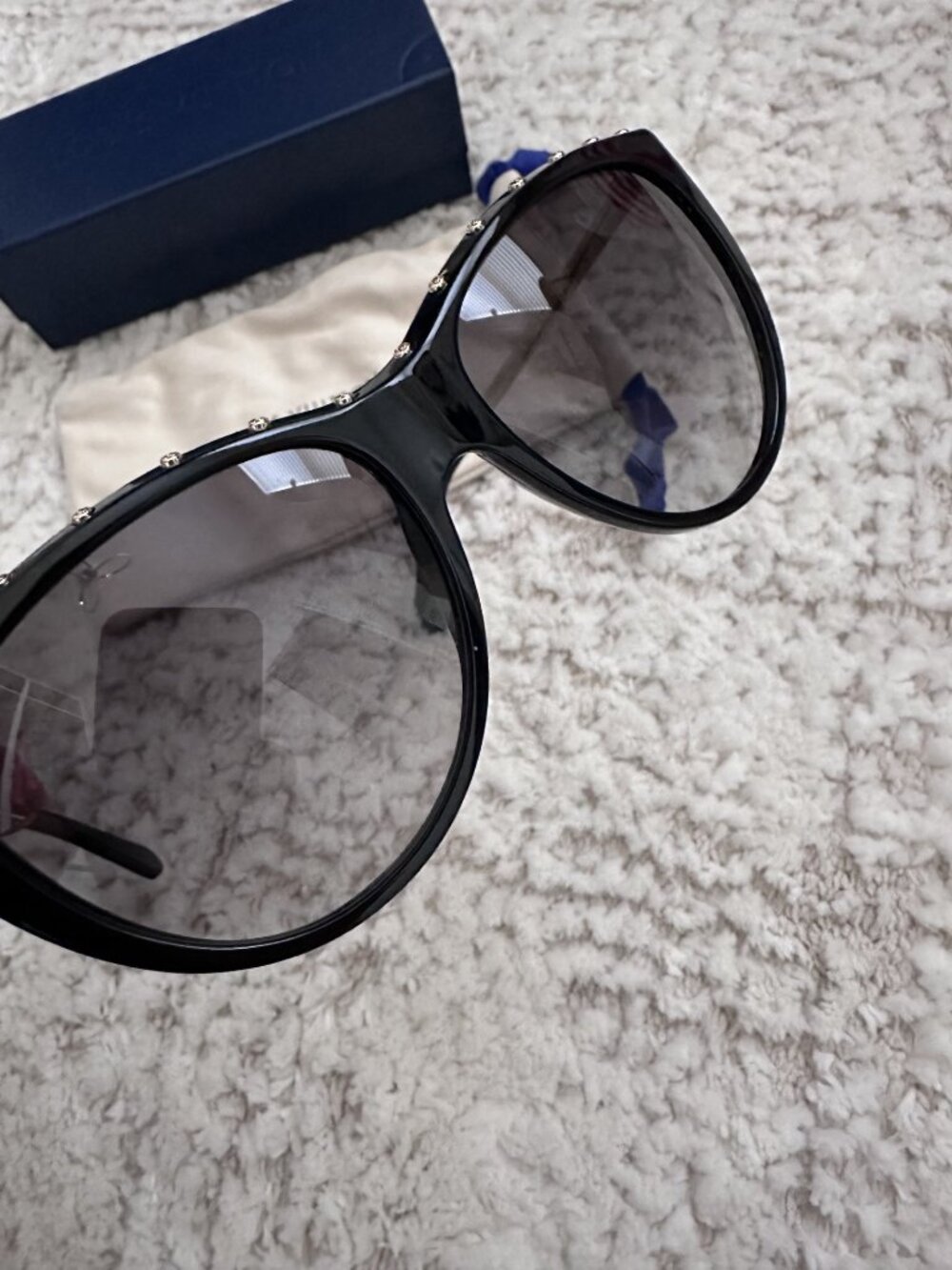 Louis Vuitton cat eye sunglasses - Picture 2 of 12